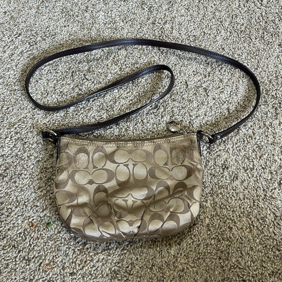 Coach Canvas Monogram Travel Preppy Tan Brown Zip Up Minimalist Y2K Baguette - Picture 1 of 12